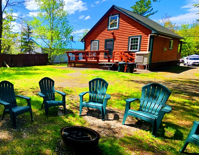 Vibrant Cozy Cabin Haven Near Moosehead Lake, Maine