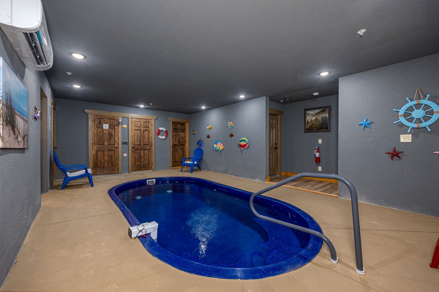 Stunning Villa with Fireplace, Game Room and Heated Swimming Pool in Gatlinburg, Tennessee