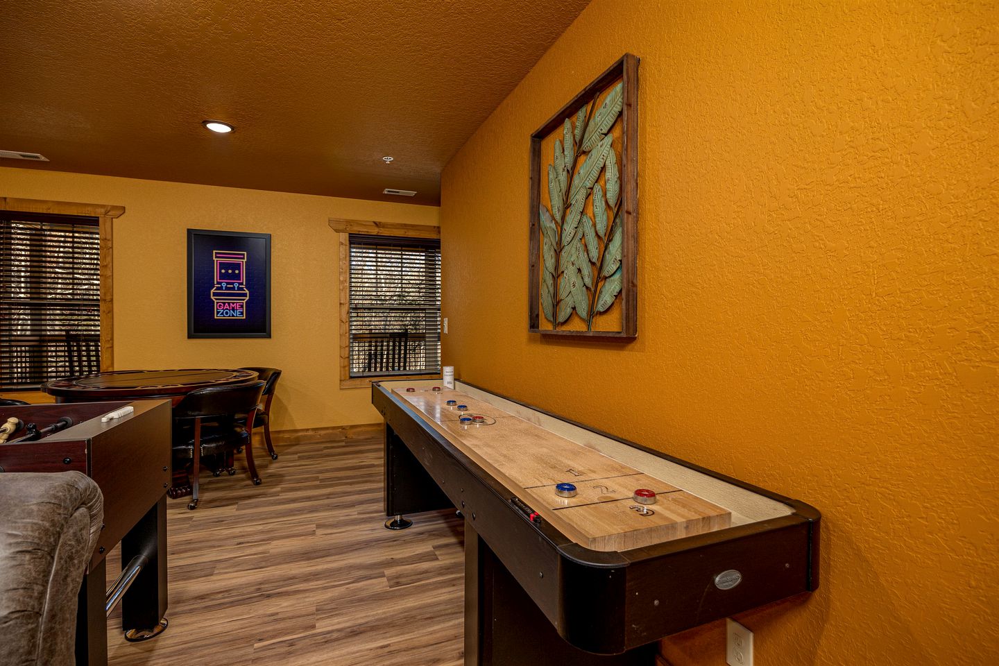 Stunning Villa with Fireplace, Game Room and Heated Swimming Pool in Gatlinburg, Tennessee