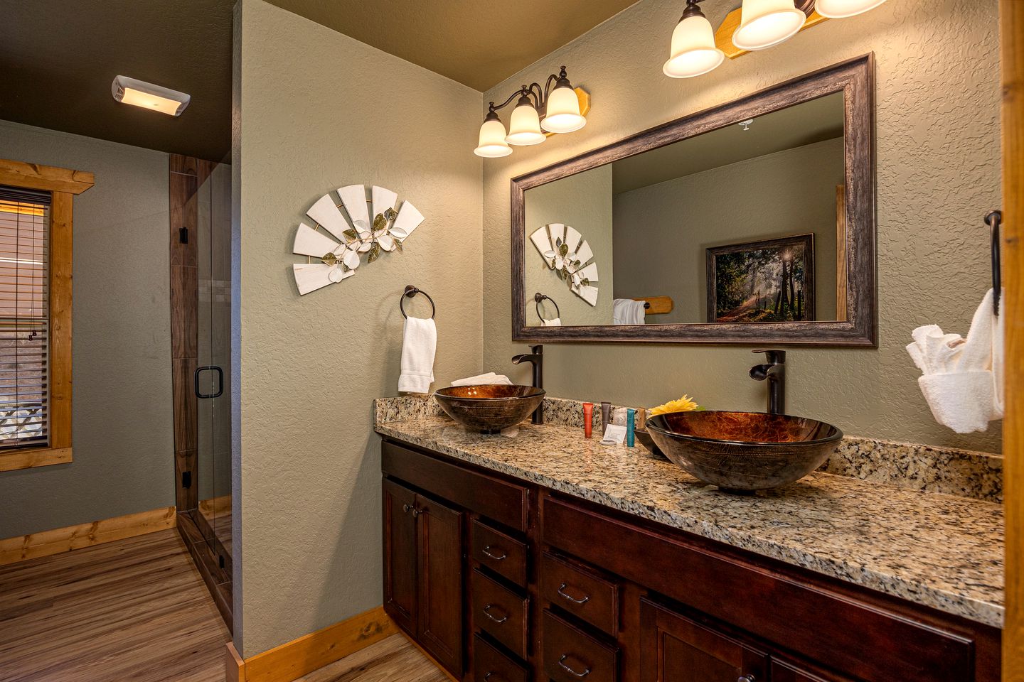 Stunning Villa with Fireplace, Game Room and Heated Swimming Pool in Gatlinburg, Tennessee