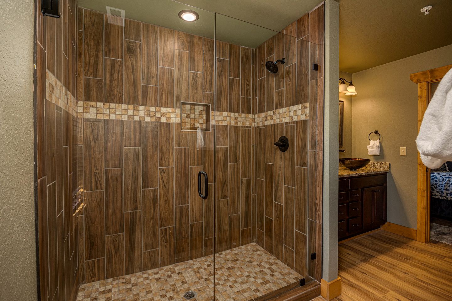 Stunning Villa with Fireplace, Game Room and Heated Swimming Pool in Gatlinburg, Tennessee