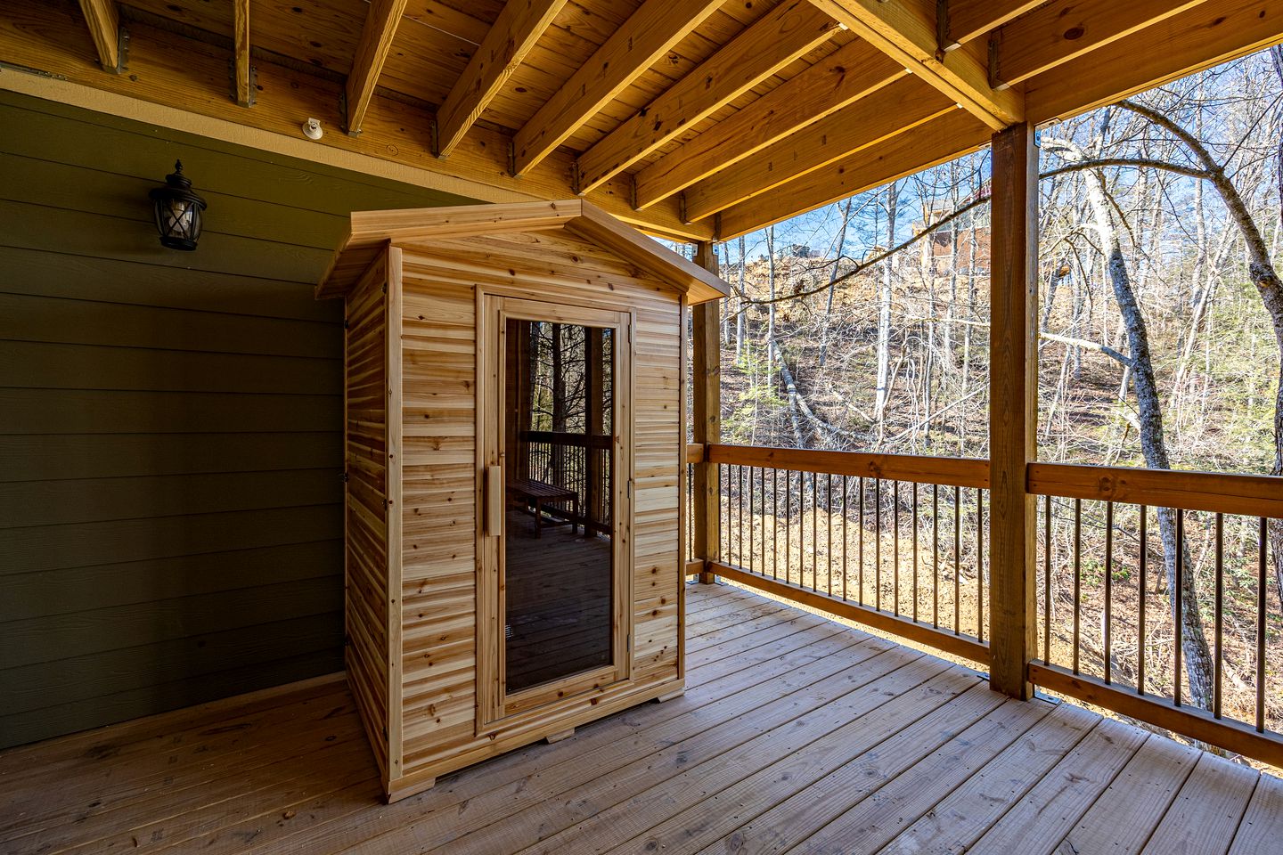 Stunning Villa with Fireplace, Game Room and Heated Swimming Pool in Gatlinburg, Tennessee