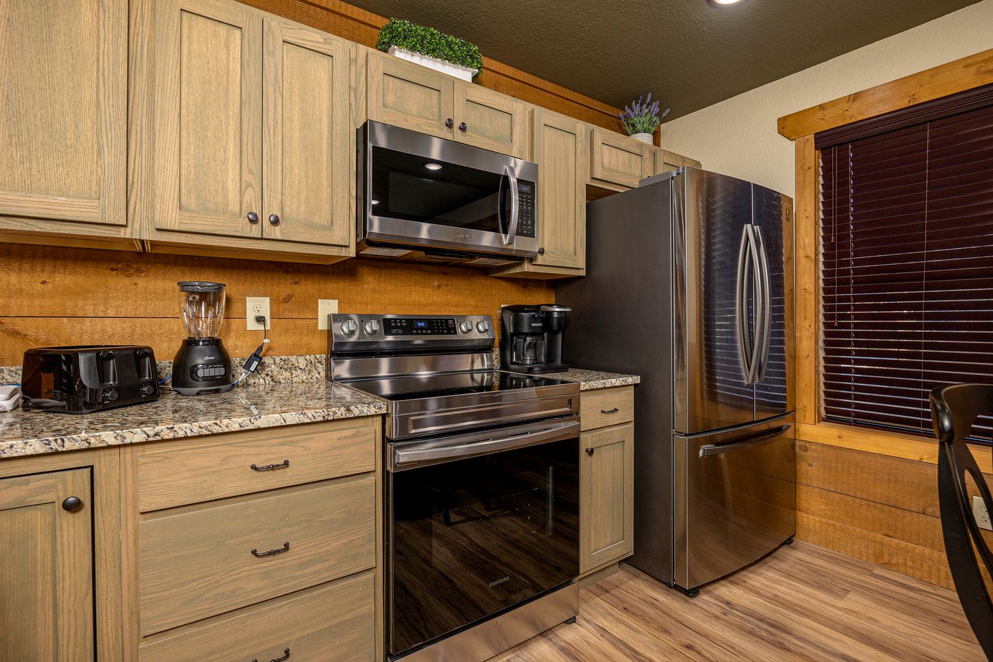 Stunning Villa with Fireplace, Game Room and Heated Swimming Pool in Gatlinburg, Tennessee