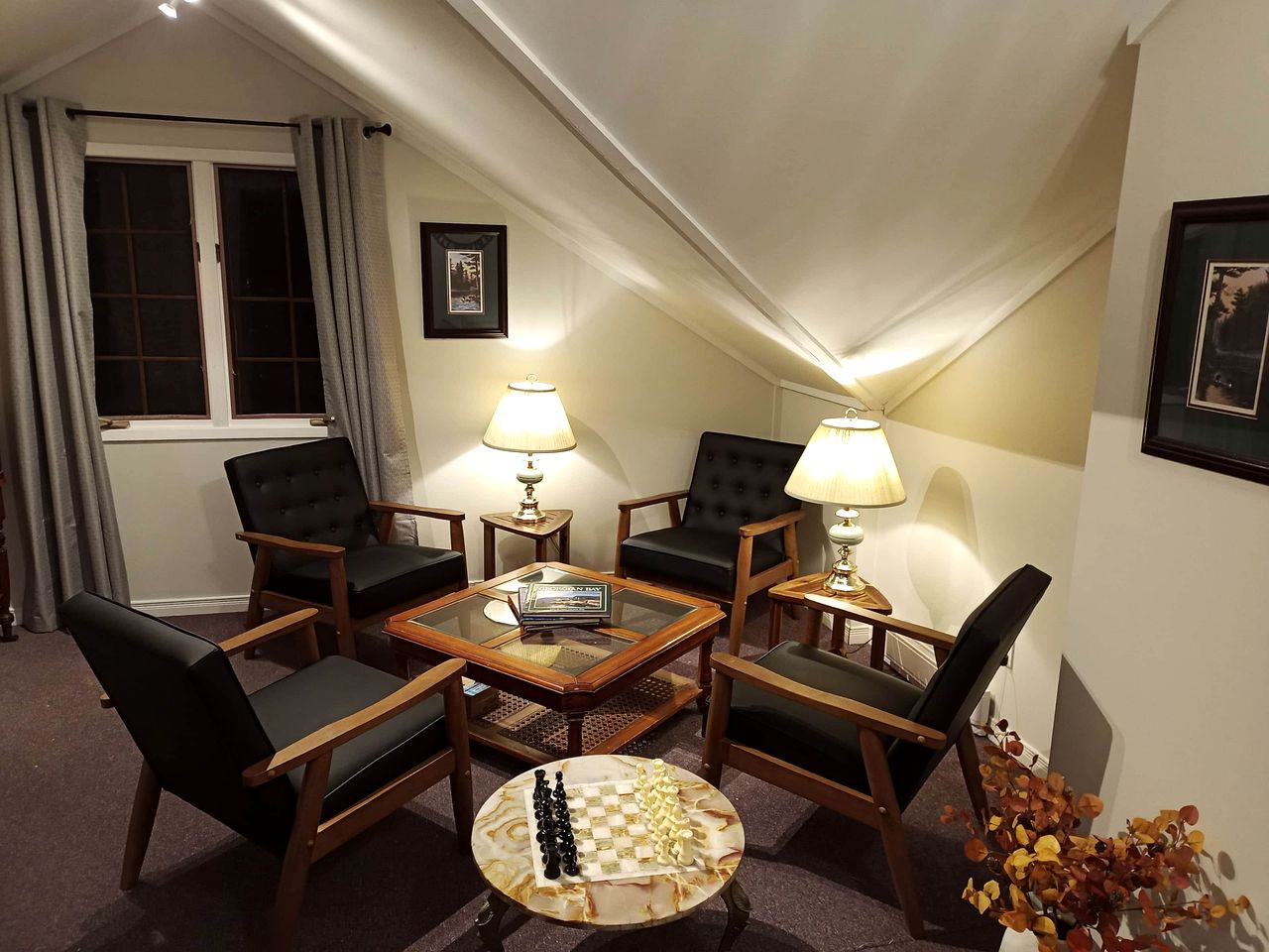 Stunning Cottage with Fire Pit and Private Cinema in Kawartha Lakes, Ontario