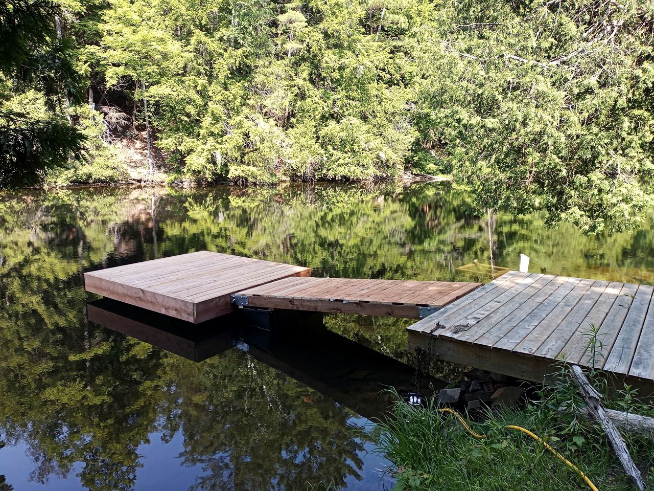 Stunning Cottage with Fire Pit and Private Cinema in Kawartha Lakes, Ontario
