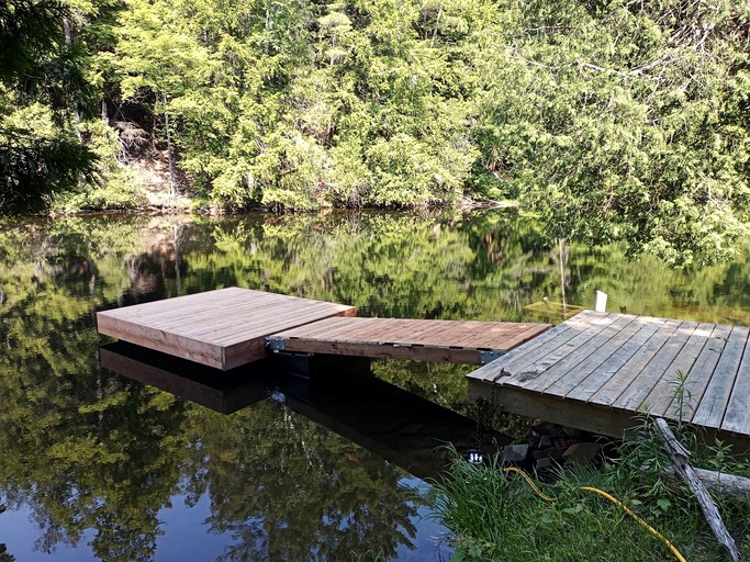 Cottages (Canada, Kawartha Lakes, Ontario)