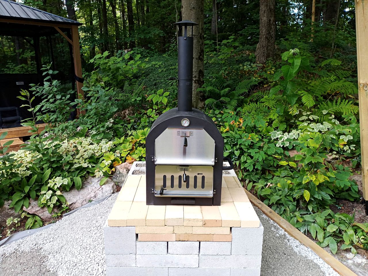 Stunning Cottage with Fire Pit and Private Cinema in Kawartha Lakes, Ontario