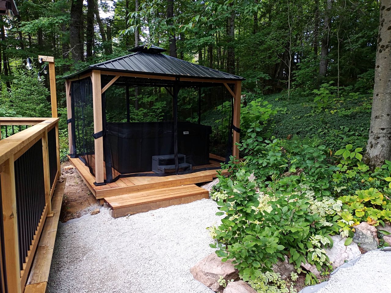 Stunning Cottage with Fire Pit and Private Cinema in Kawartha Lakes, Ontario
