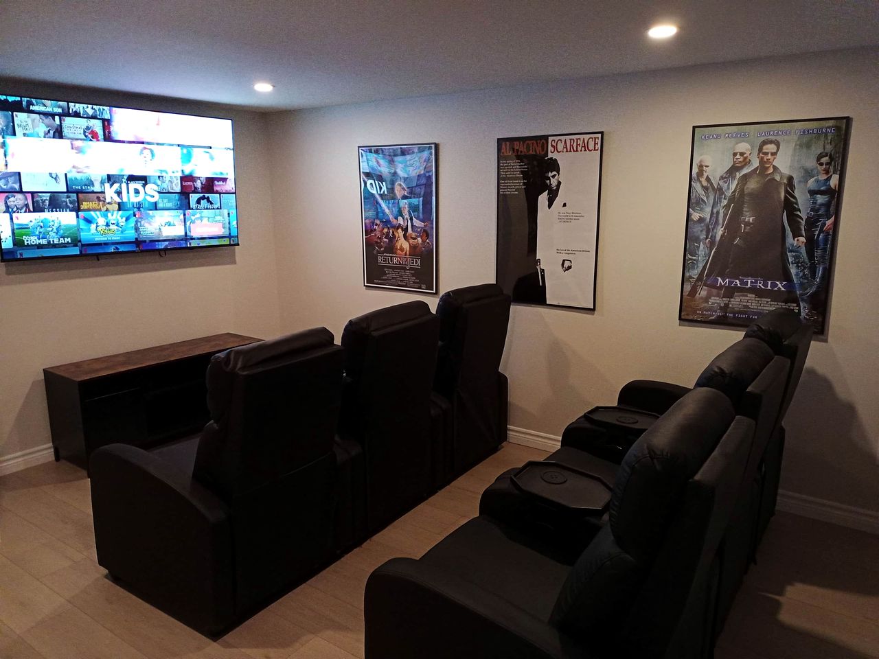 Stunning Cottage with Fire Pit and Private Cinema in Kawartha Lakes, Ontario