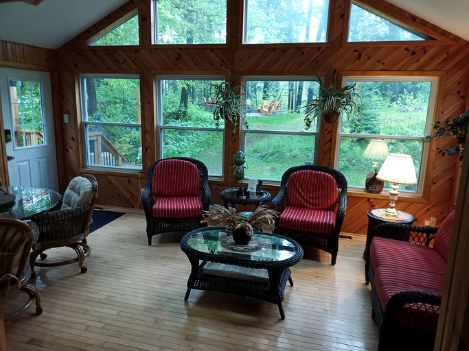 Cottages (Canada, Kawartha Lakes, Ontario)