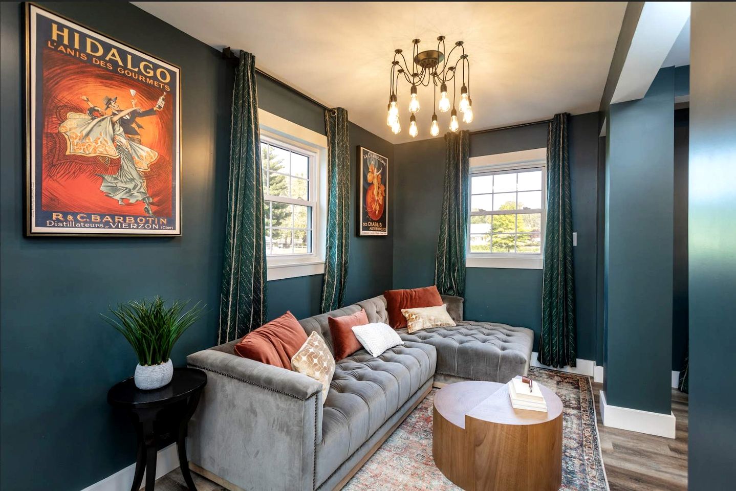 Romantic First-Floor Vacation Rental with Vintage Charm and Blue Ridge Mountain Views in Virginia’s Shenandoah Valley