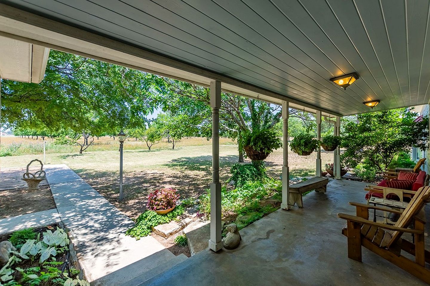 Stunning Lakefront Cottage with Amazing Outdoor Living Area in Fredericksburg, Texas