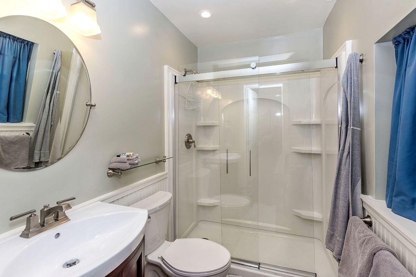 Stunning Lakefront Cottage with Amazing Outdoor Living Area in Fredericksburg, Texas