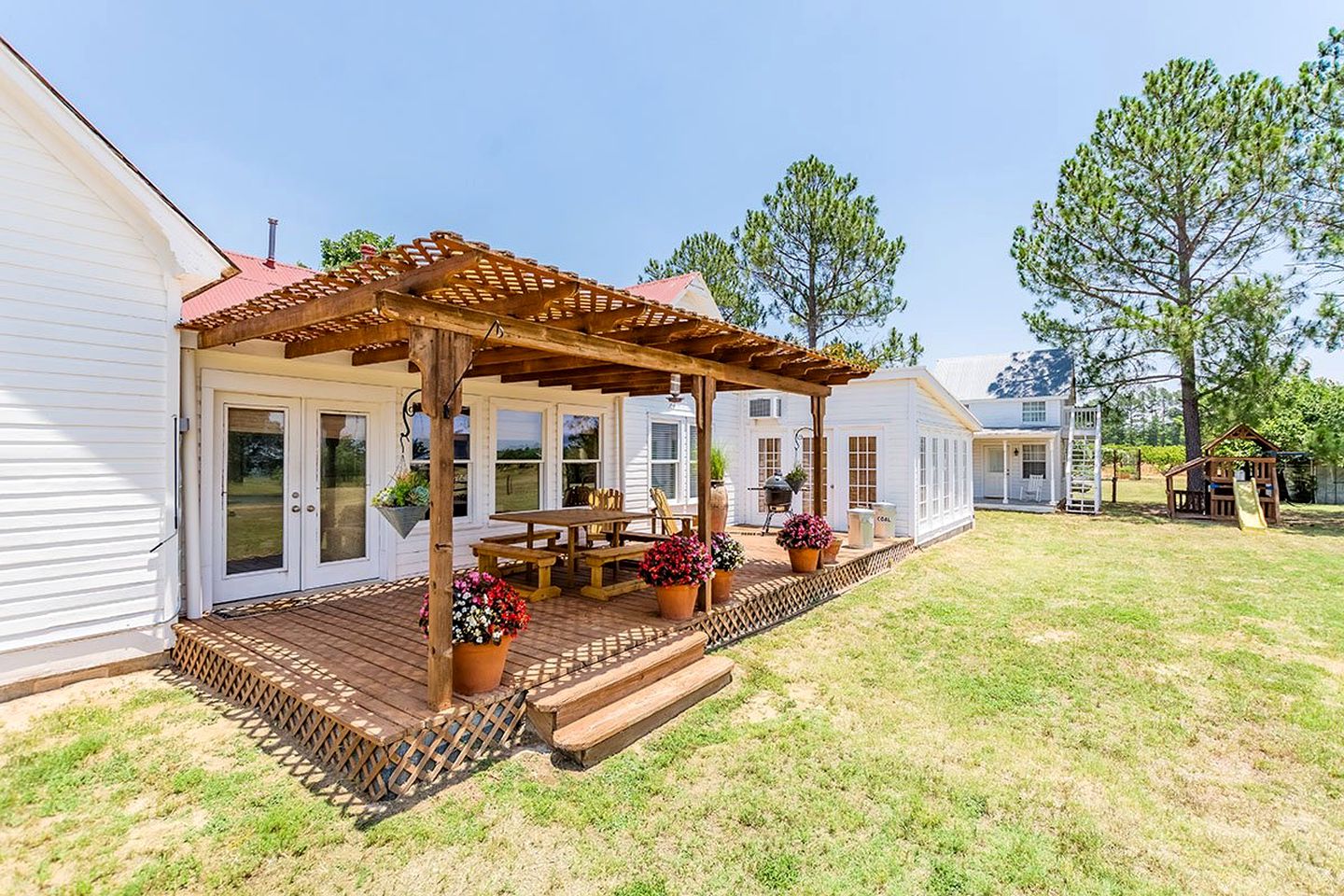 Stunning Lakefront Cottage with Amazing Outdoor Living Area in Fredericksburg, Texas