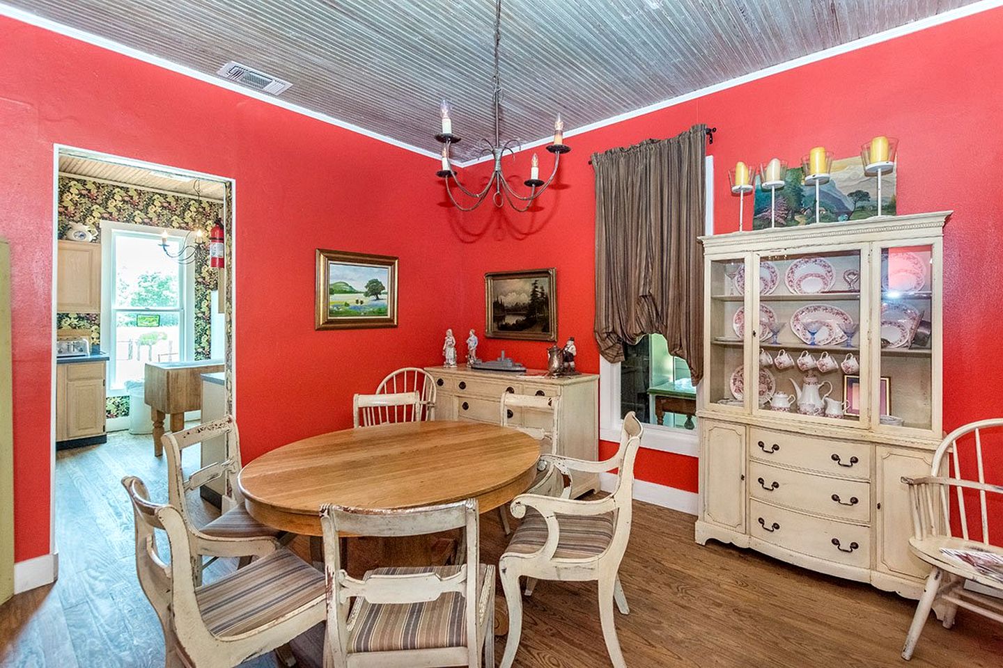 Stunning Lakefront Cottage with Amazing Outdoor Living Area in Fredericksburg, Texas