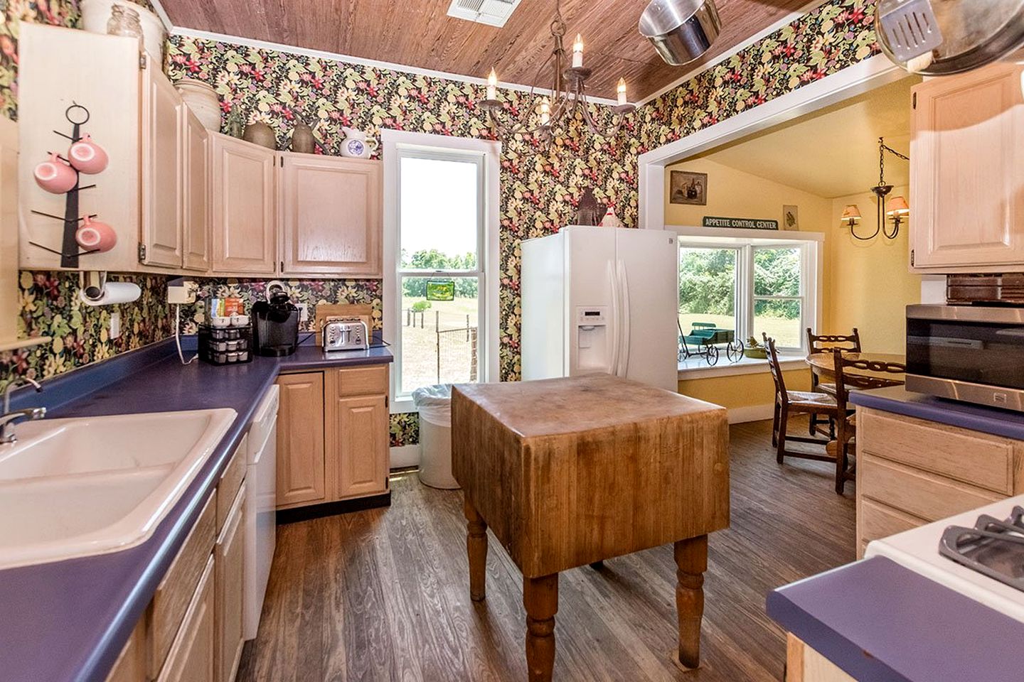 Stunning Lakefront Cottage with Amazing Outdoor Living Area in Fredericksburg, Texas