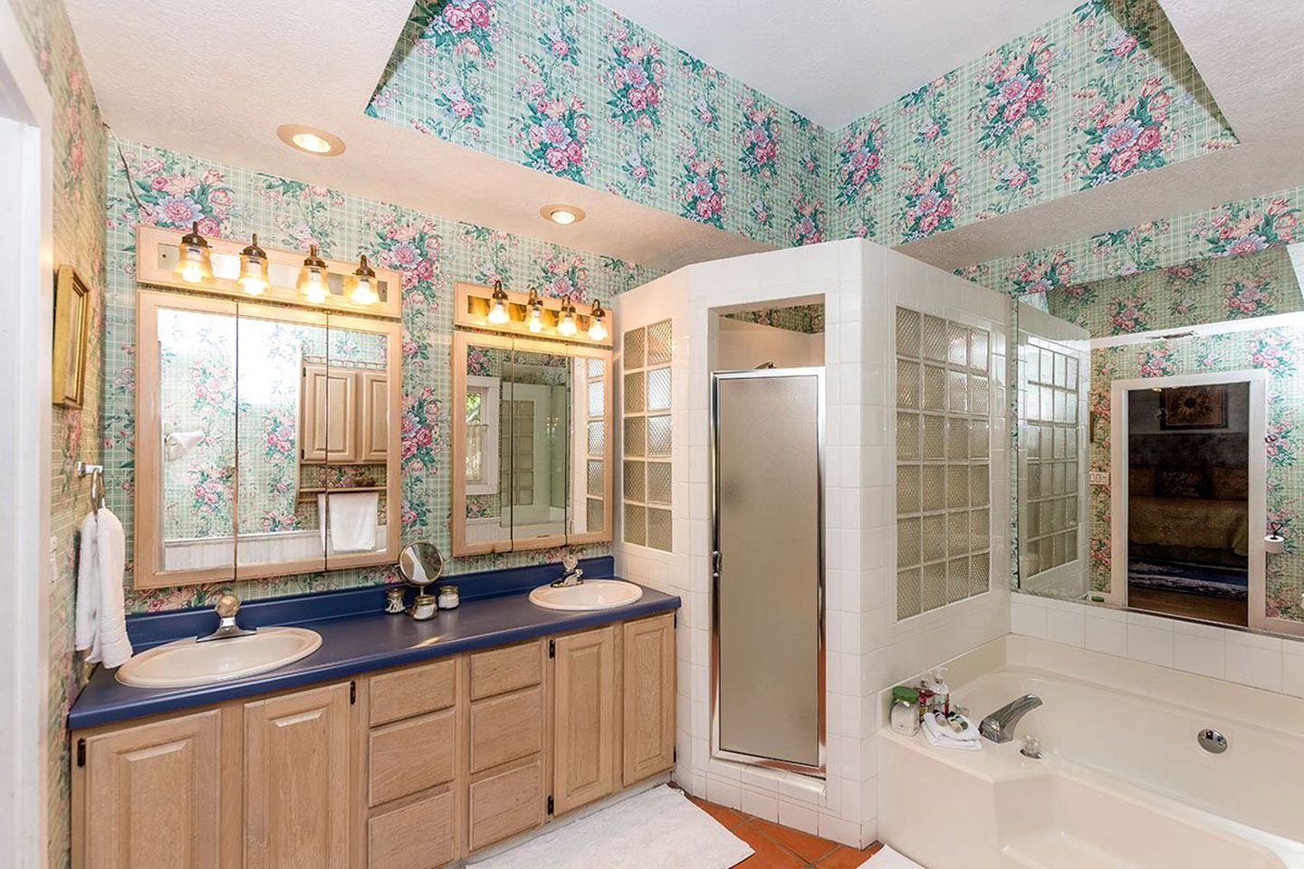 Stunning Lakefront Cottage with Amazing Outdoor Living Area in Fredericksburg, Texas