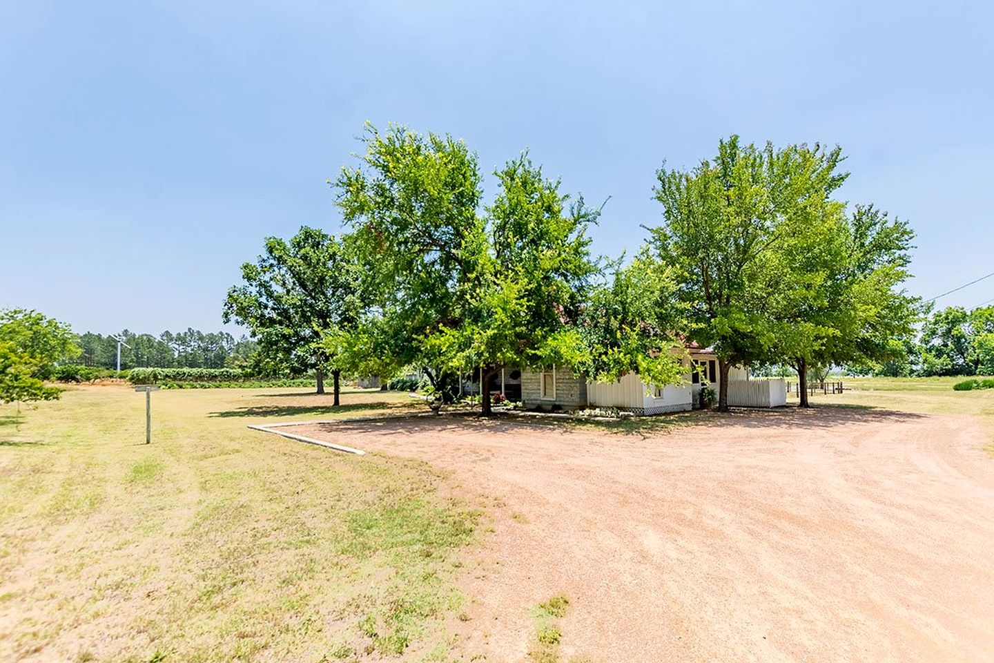 Stunning Lakefront Cottage with Amazing Outdoor Living Area in Fredericksburg, Texas