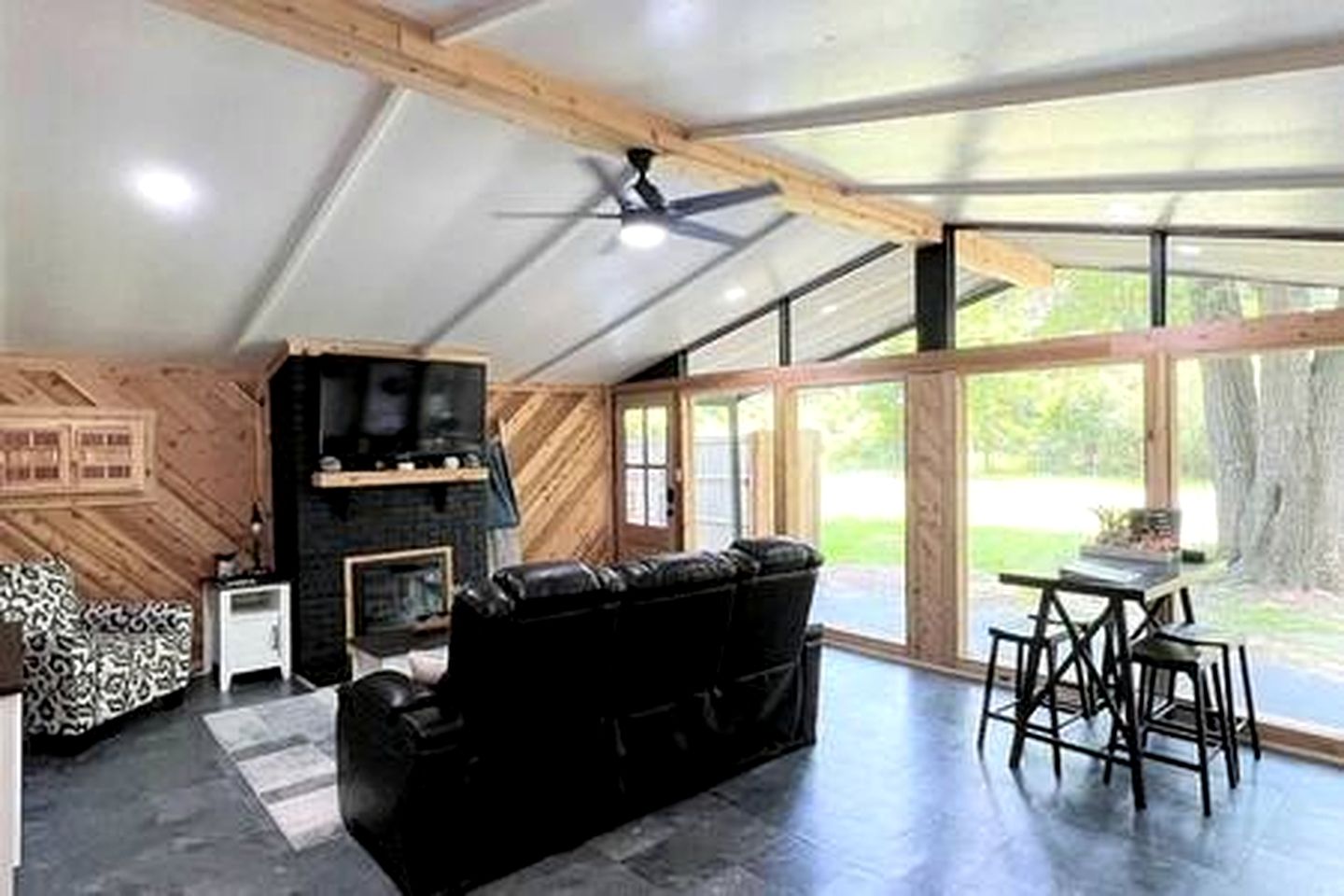 Newly Renovated Cabin Perfect for a Lake and Peaceful Retreat in Texas