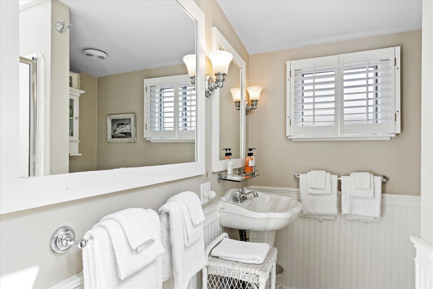 Stunning Vacation Rental, Walking Distance from the Beach in Bodega Bay, California