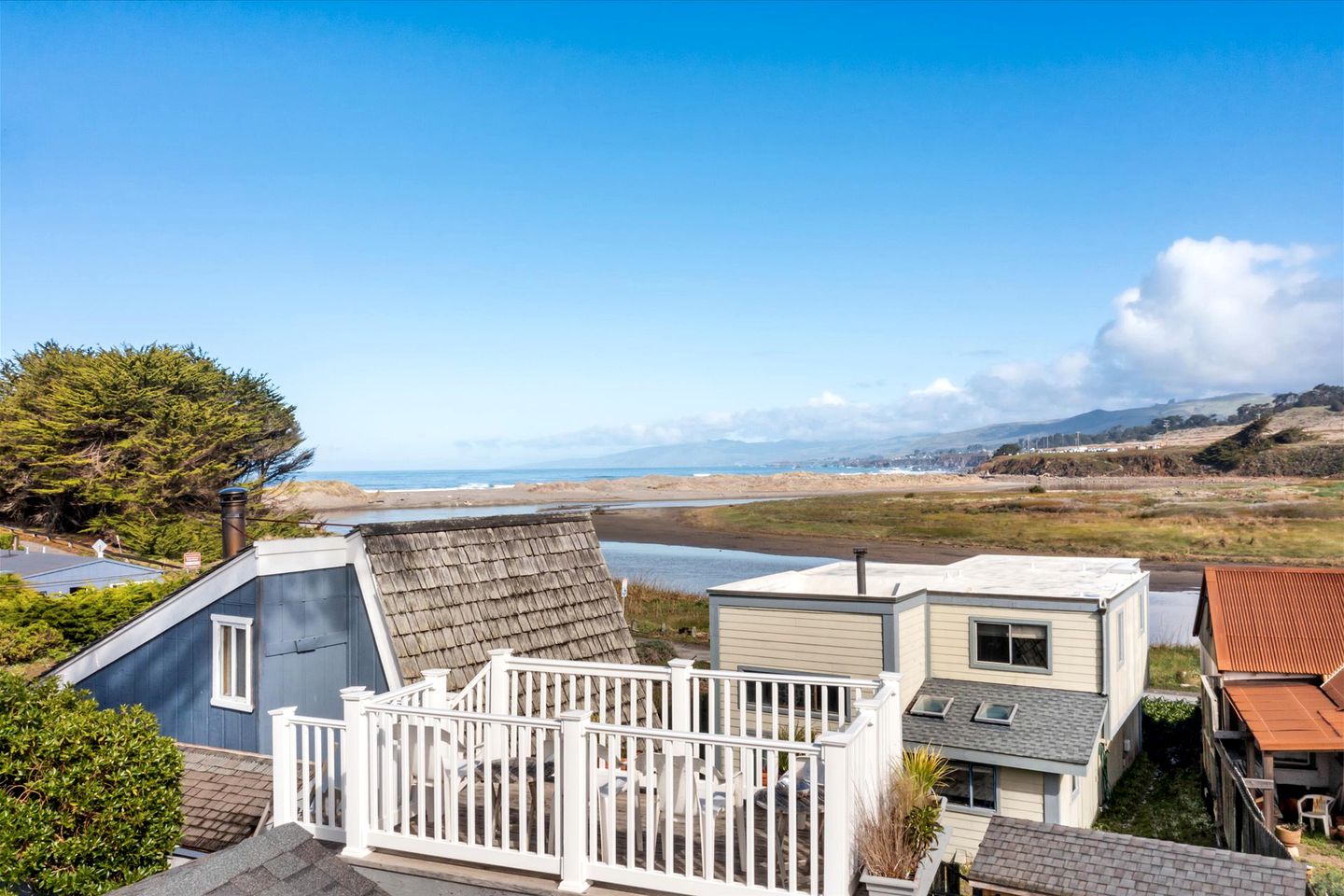 Stunning Vacation Rental, Walking Distance from the Beach in Bodega Bay, California