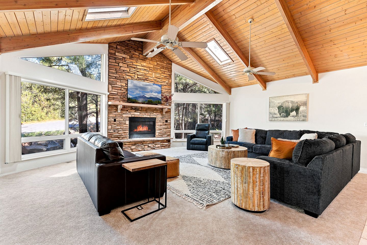 Serene Log Cabin Nestled in Northern Arizona's Ponderosa Pine Forest, near the Grand Canyon
