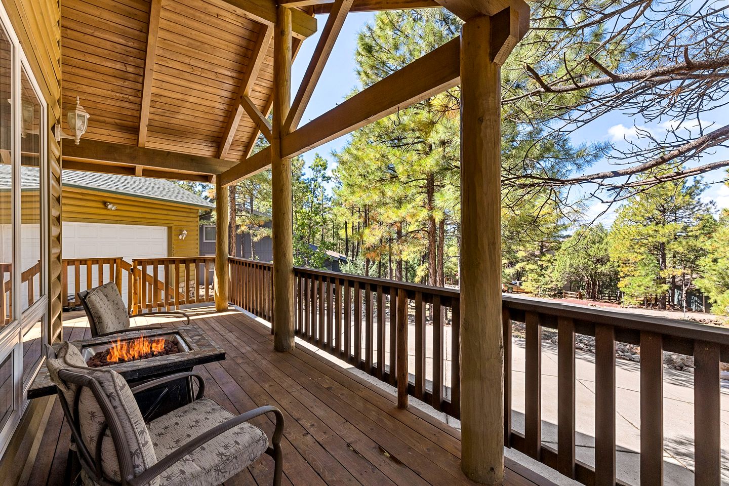 Serene Log Cabin Nestled in Northern Arizona's Ponderosa Pine Forest, near the Grand Canyon