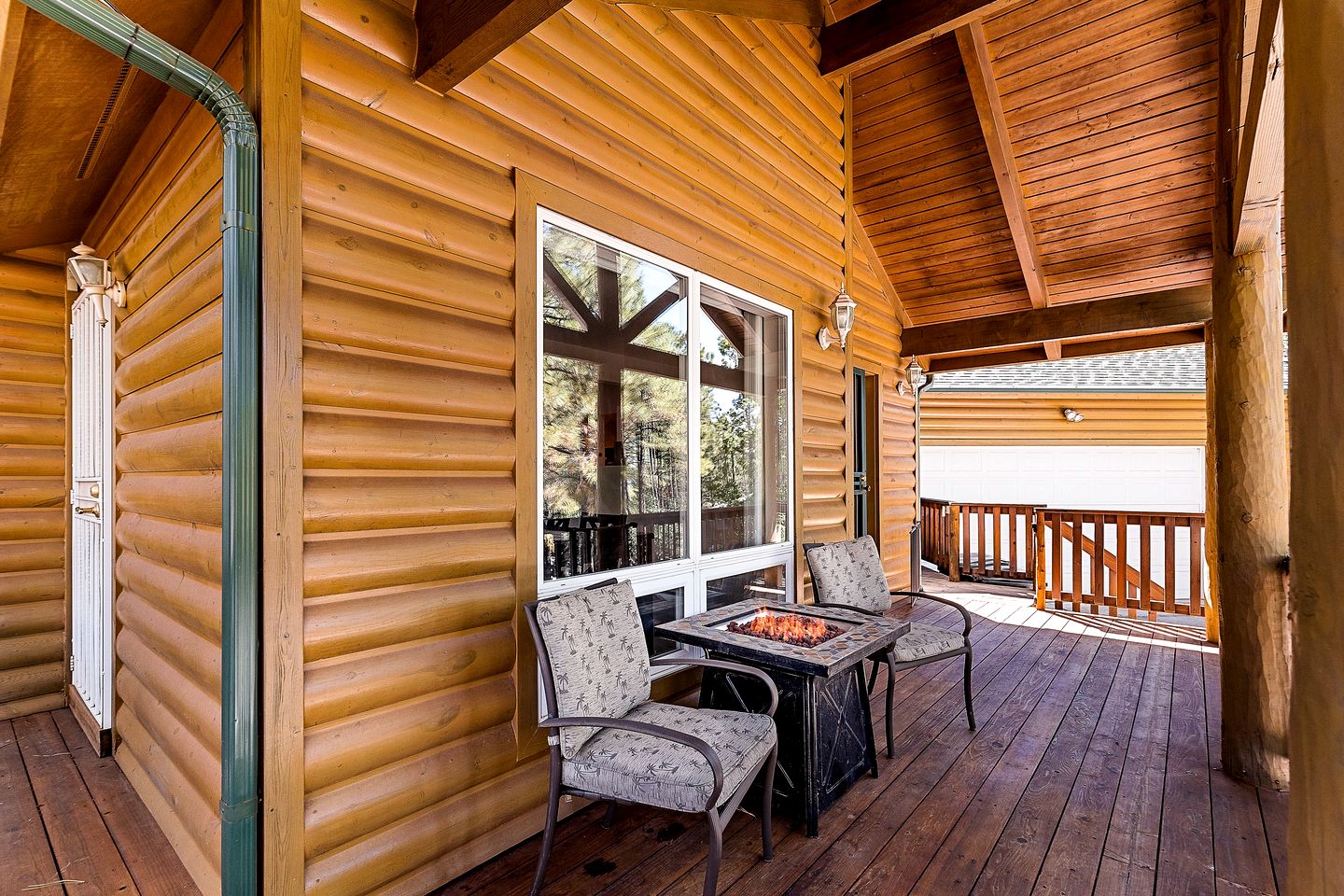 Serene Log Cabin Nestled in Northern Arizona's Ponderosa Pine Forest, near the Grand Canyon