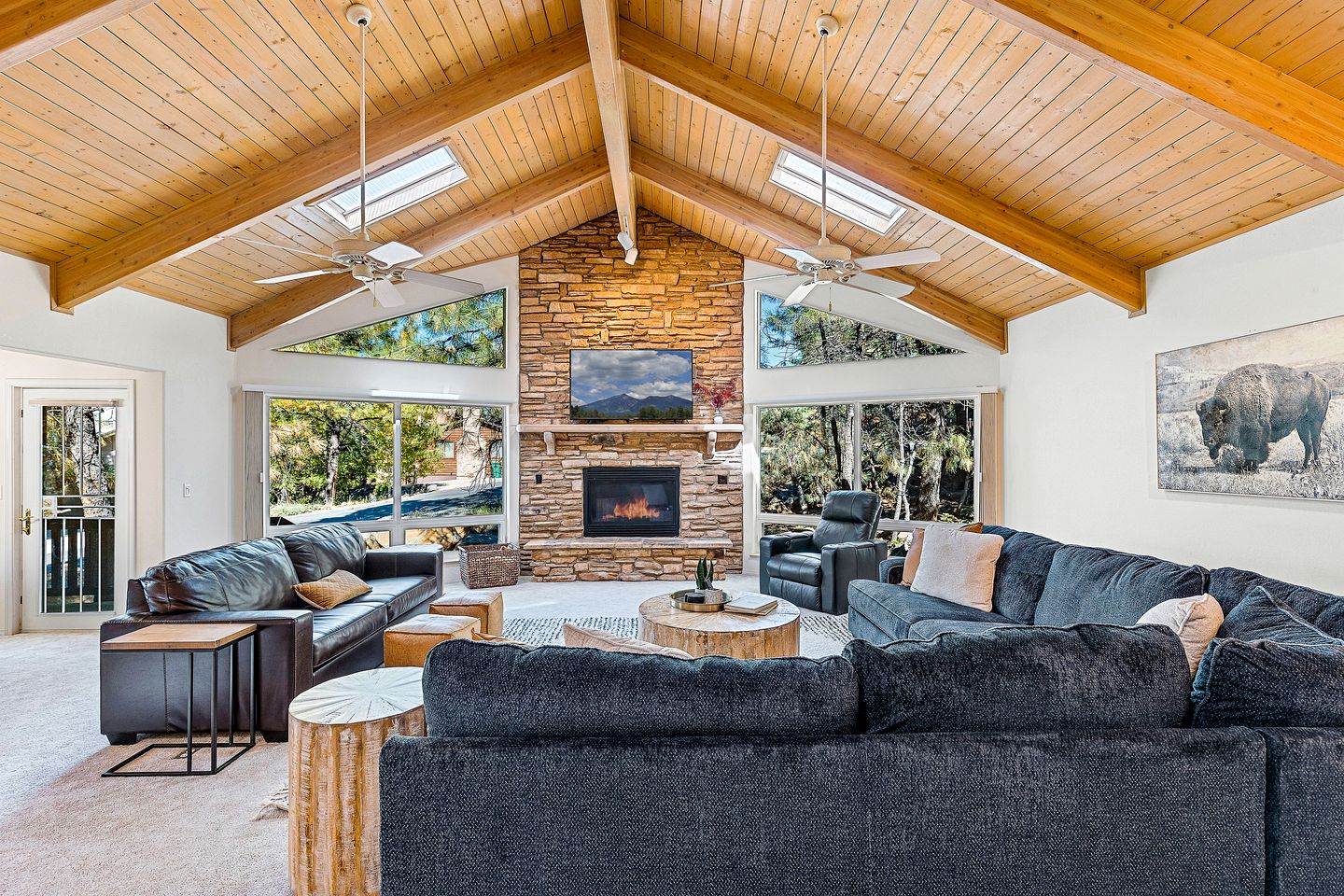 Serene Log Cabin Nestled in Northern Arizona's Ponderosa Pine Forest, near the Grand Canyon