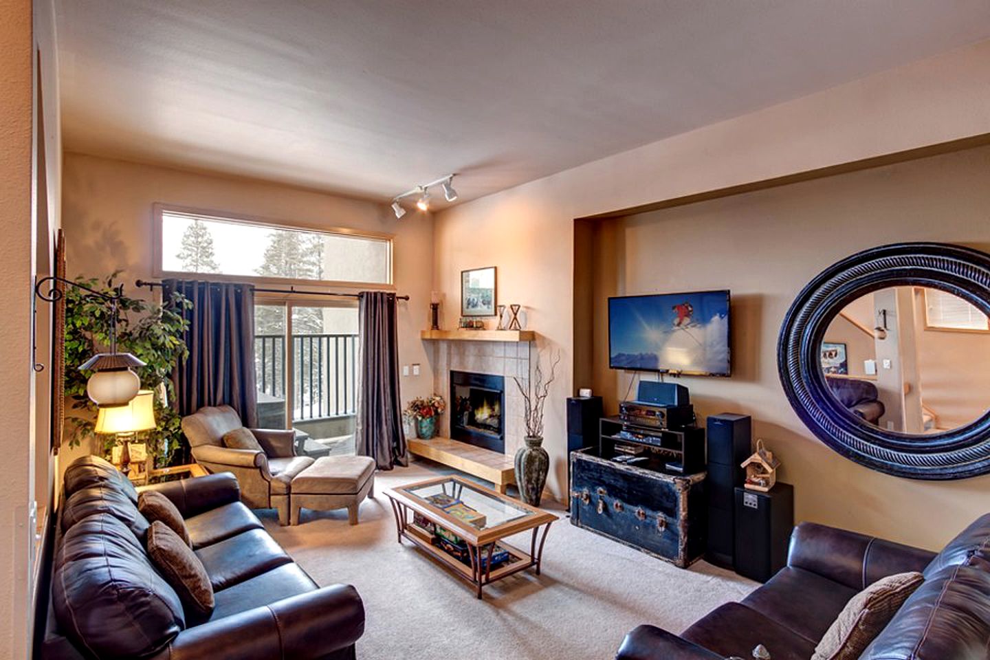 Luxurious Accommodation with a Hot Tub for a Mountain Getaway in Breckenridge, Colorado