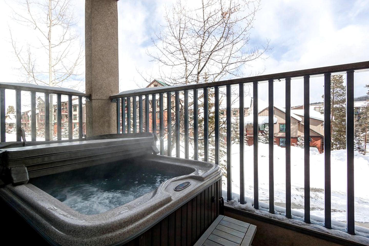 Luxurious Accommodation with a Hot Tub for a Mountain Getaway in Breckenridge, Colorado