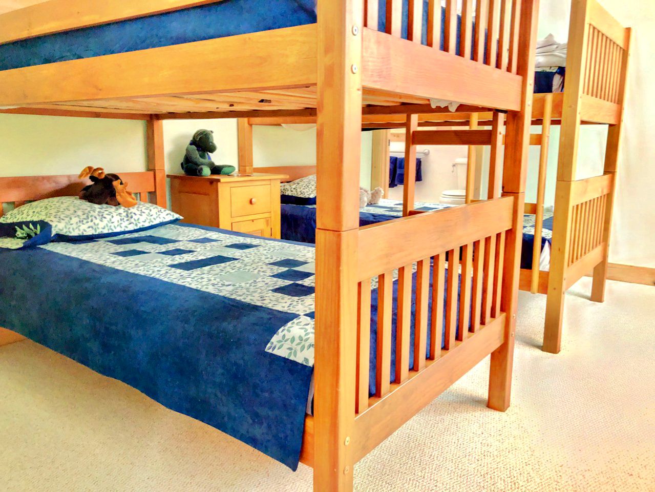 Gorgeous Lake Retreat Ideal for Getaways in the White Mountains