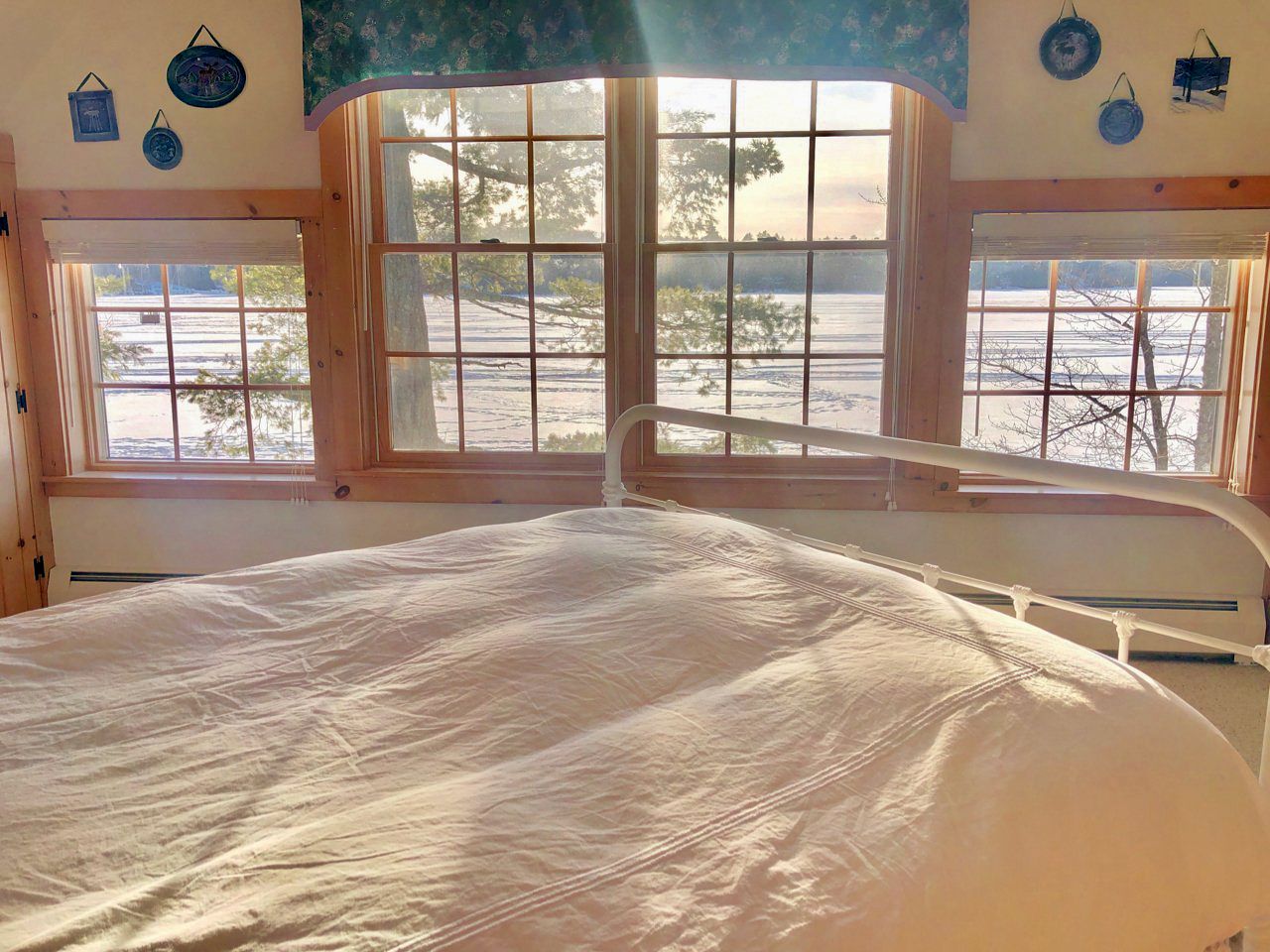 Gorgeous Lake Retreat Ideal for Getaways in the White Mountains