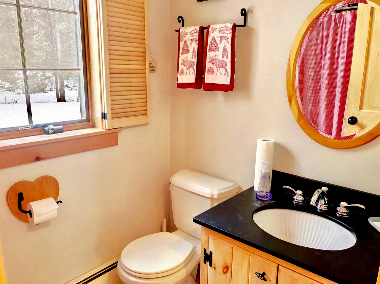 Gorgeous Lake Retreat Ideal for Getaways in the White Mountains