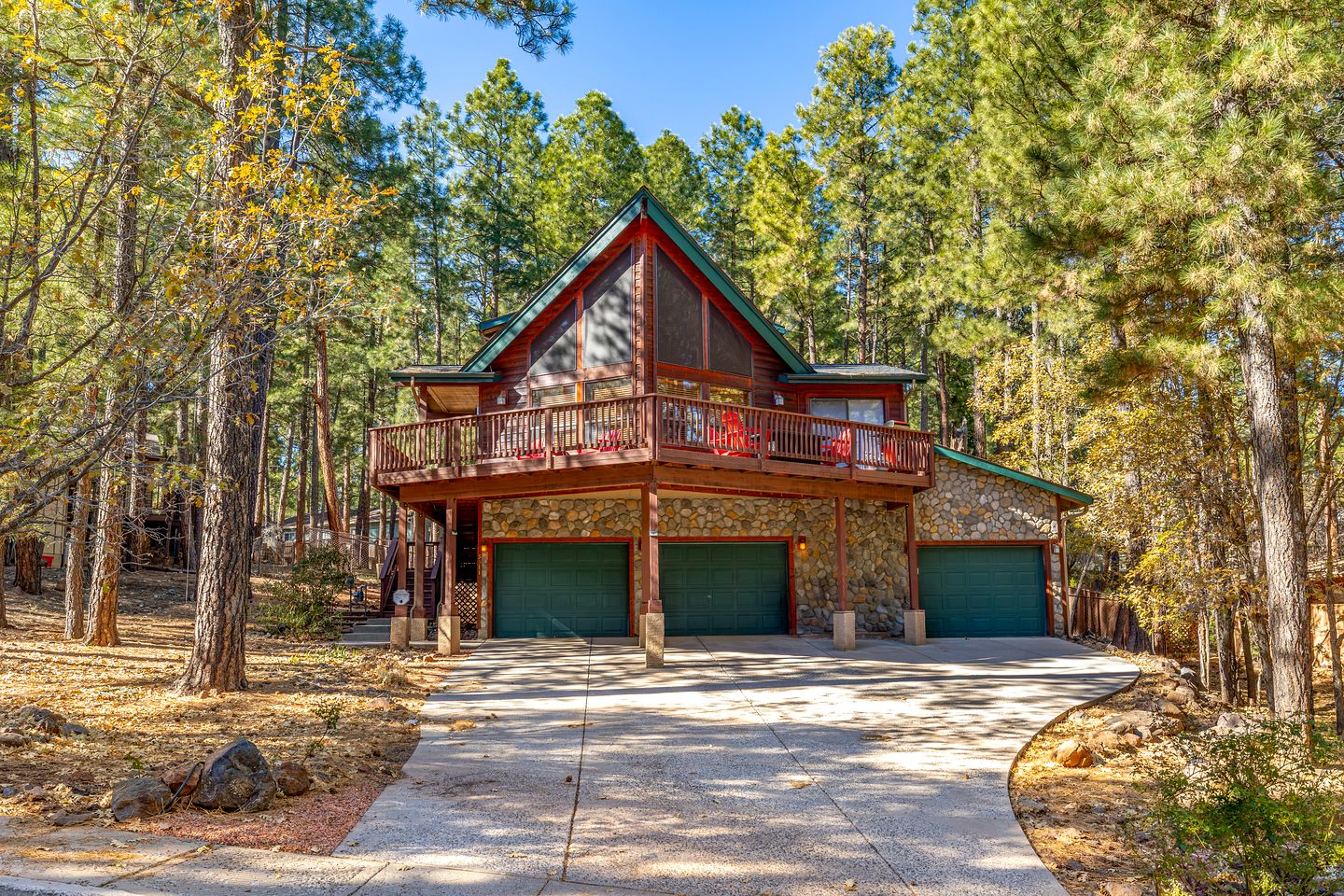 Stunning, Pet Friendly with Goregous Deck and Fire Pit, Perfect for an Arizona Mountain Escape