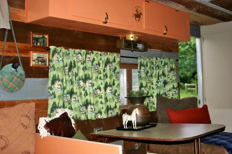 Caravans (Prairie Grove, Arkansas, United States)