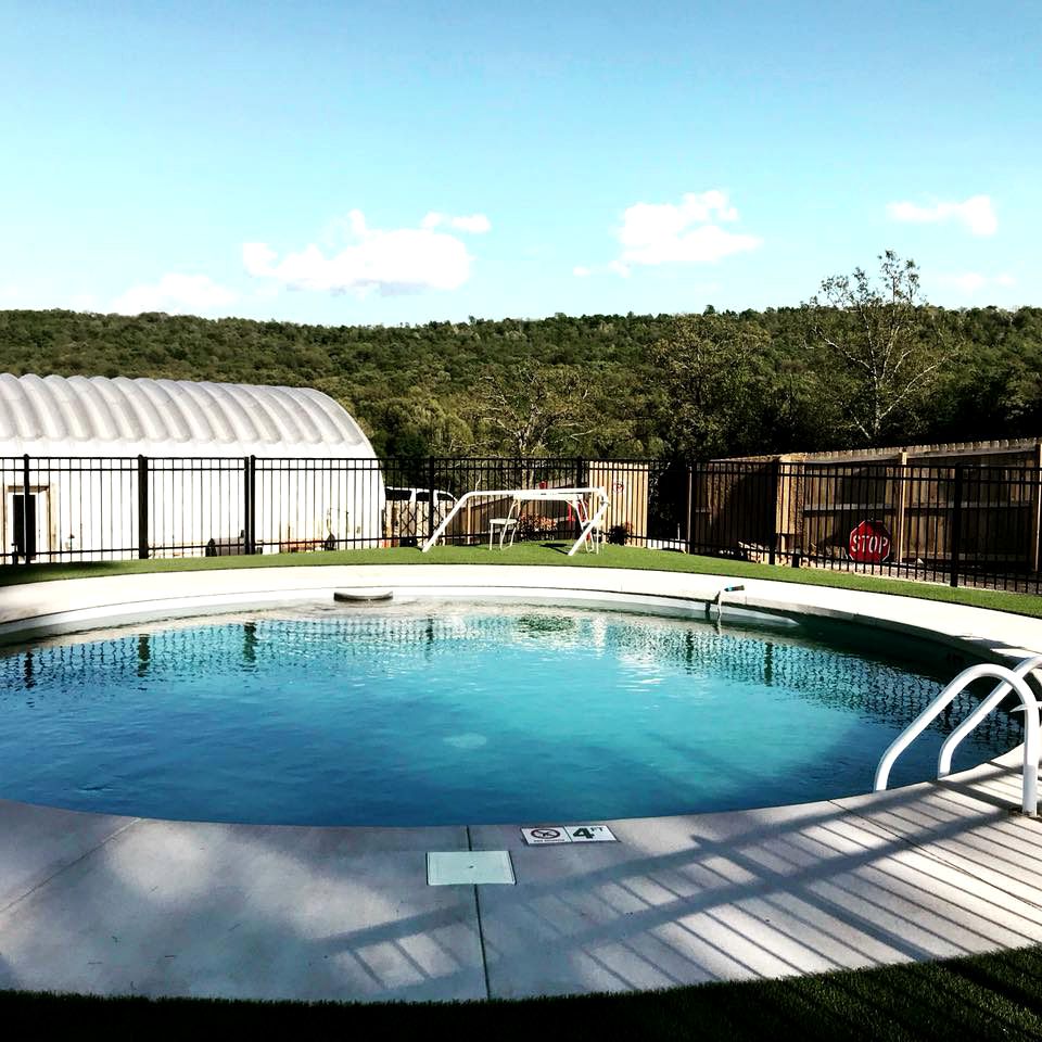 Vintage Getaway Rental with a Shared Pool near Fayetteville and Lake Wedington, Arkansas