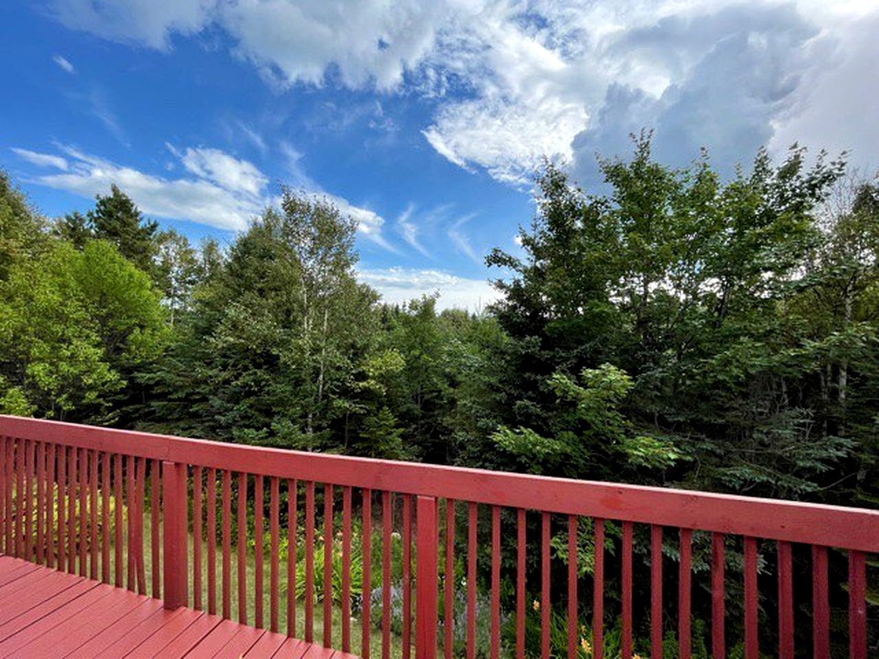 Charming Wooden Cabin with Fire Pit and Hot-tub in Baie, Saint Paul, Quebec