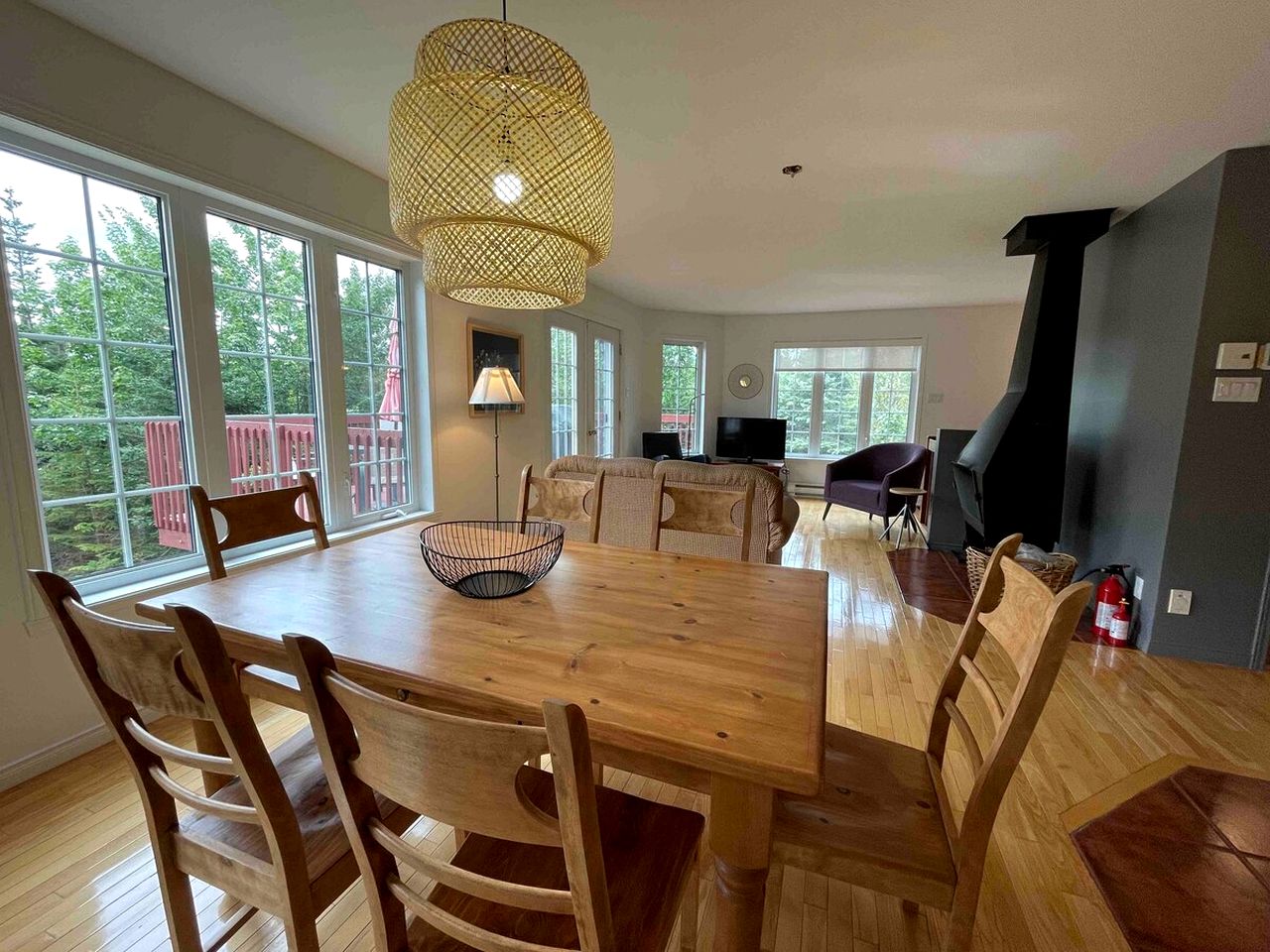 Charming Wooden Cabin with Fire Pit and Hot-tub in Baie, Saint Paul, Quebec