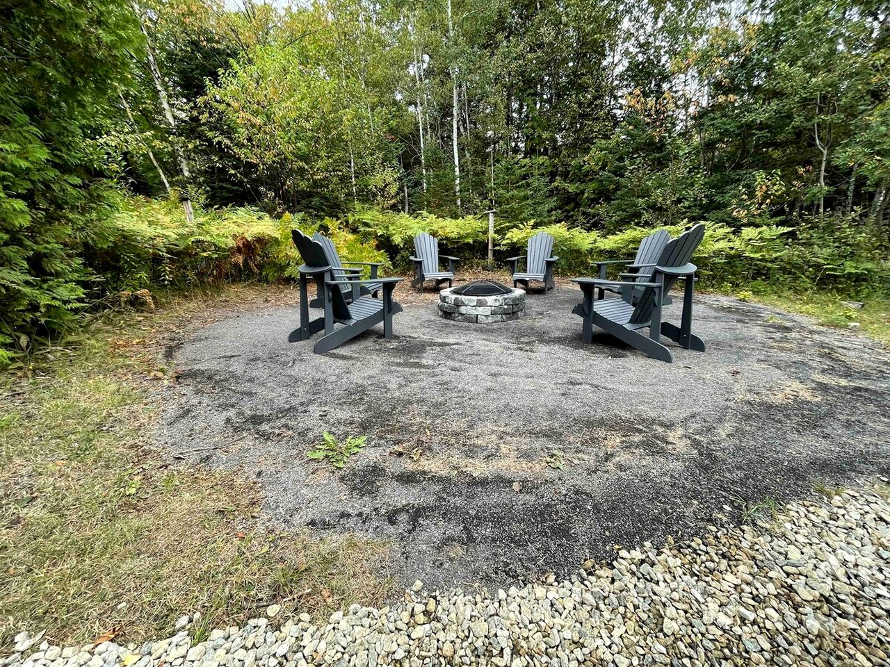 Charming Wooden Cabin with Fire Pit and Hot-tub in Baie, Saint Paul, Quebec
