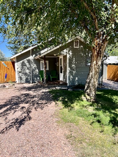Cabins (United States of America, Hot Springs, South Dakota)