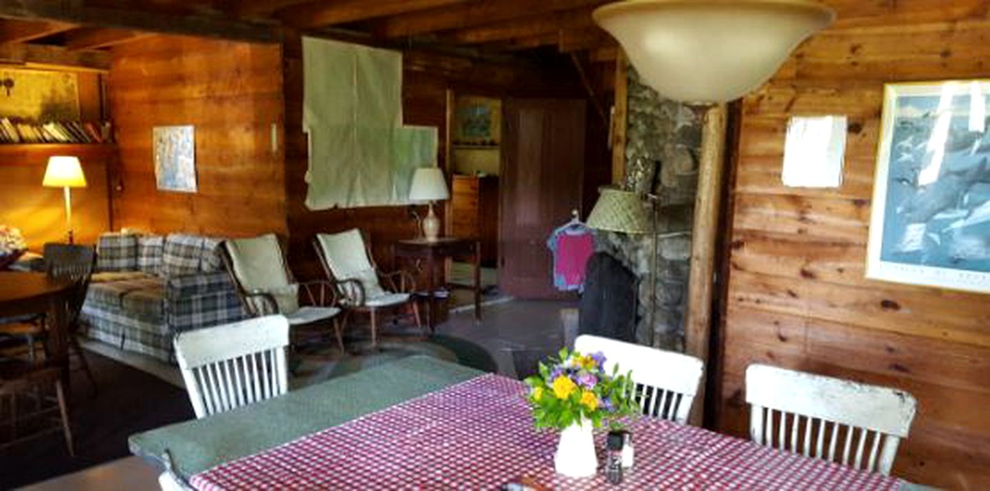 Hillside Cottage Rental with Ocean Views near Hog Island, Maine