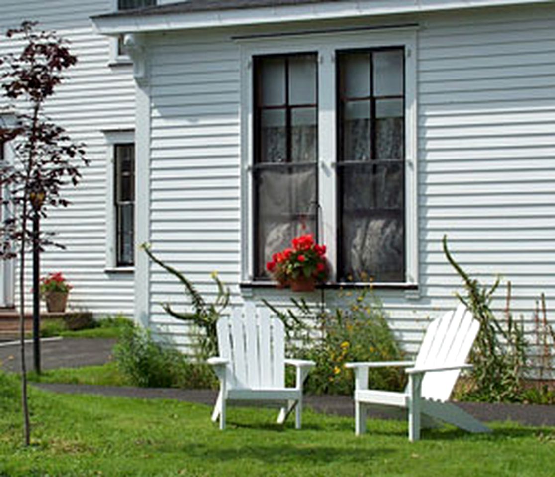 Historic Bed and Breakfast Accommodation near Hopewell Cape, New Brunswick