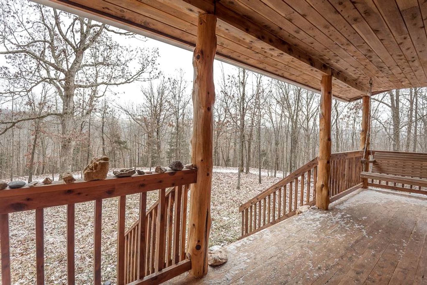 Amazing Log Cabin with Spa Tub for a Getaway near Jasper, Arkansas