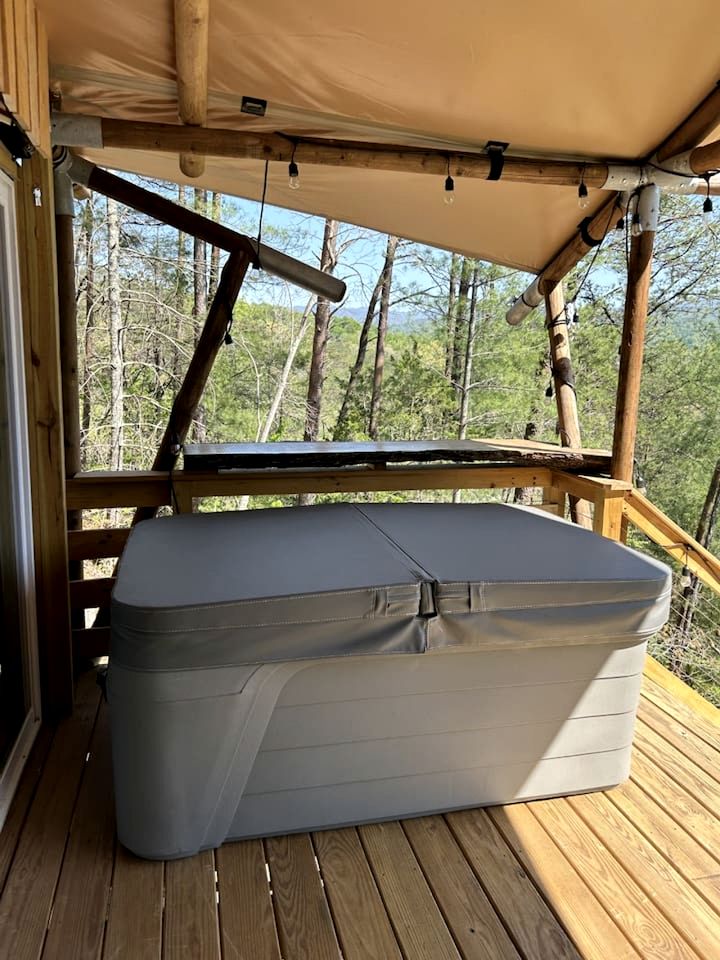 Luxury Safari Tent Near Great Smoky Mountains, Tennessee