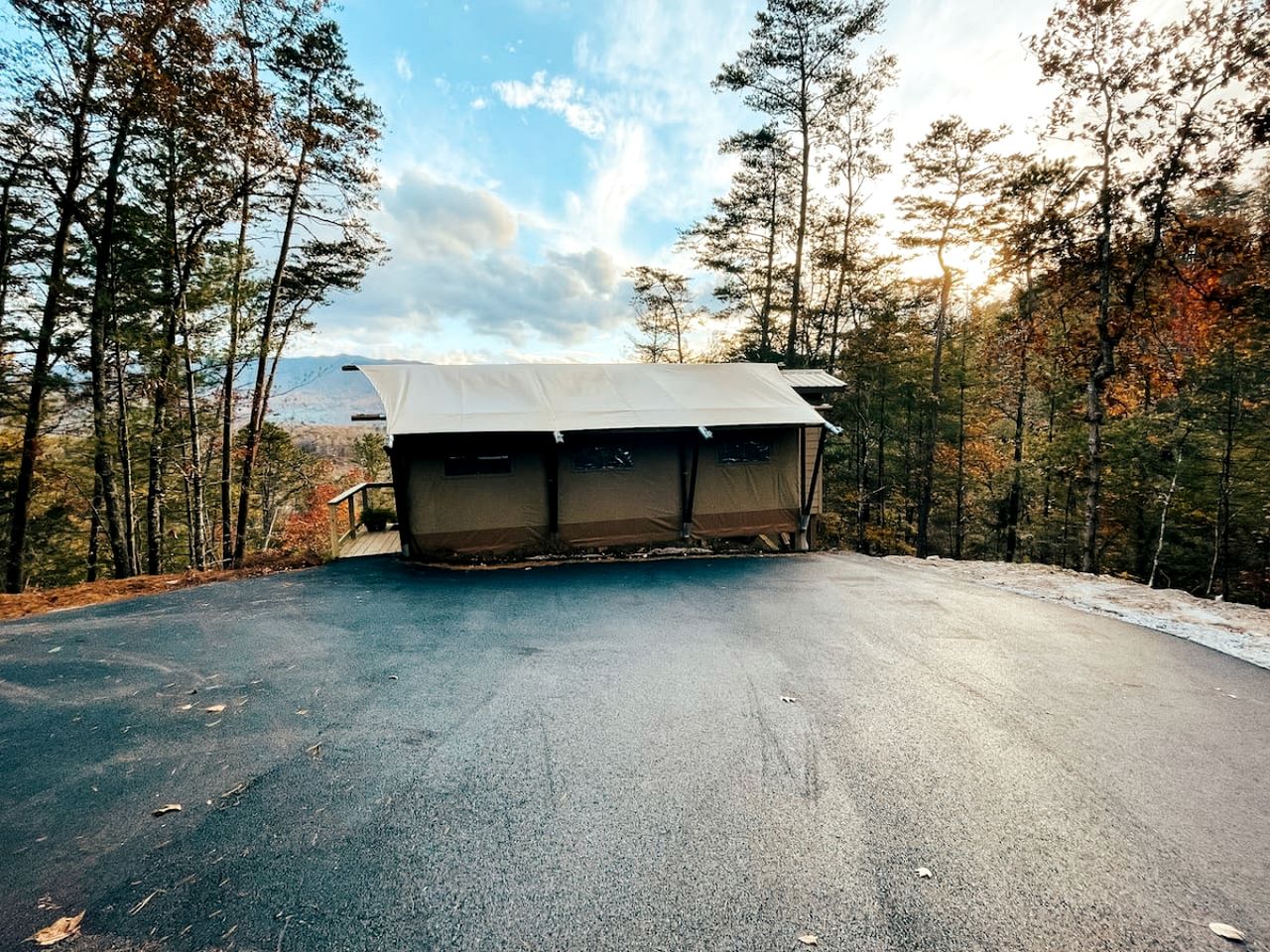 Luxury Safari Tent Near Great Smoky Mountains, Tennessee