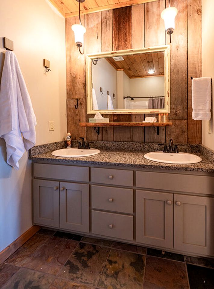 Lake Cabin Fully Equipped Ideal for Big Families in Topton, North Carolina