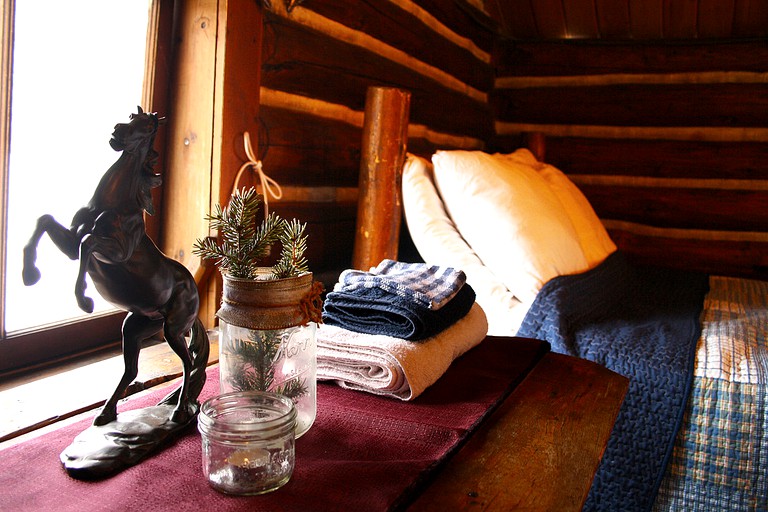 Green Lake, BC log cabins in One Hundred Mile House, Canada)