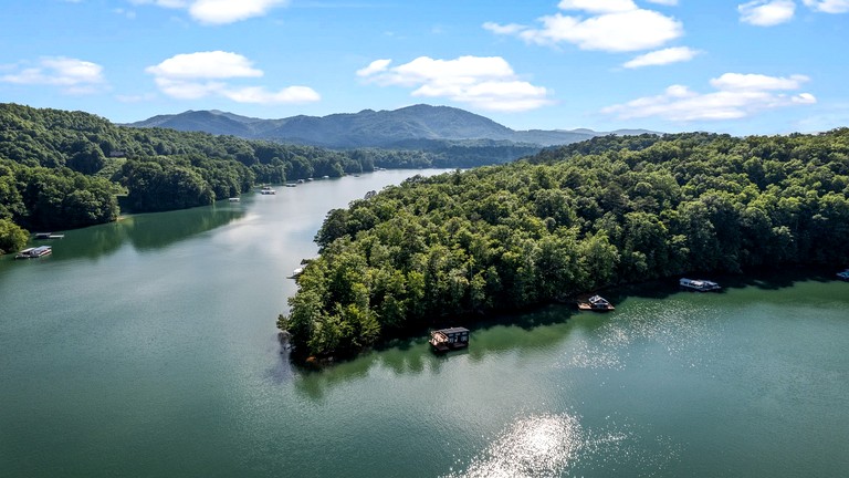 Floating Homes (United States of America, Almond, North Carolina)