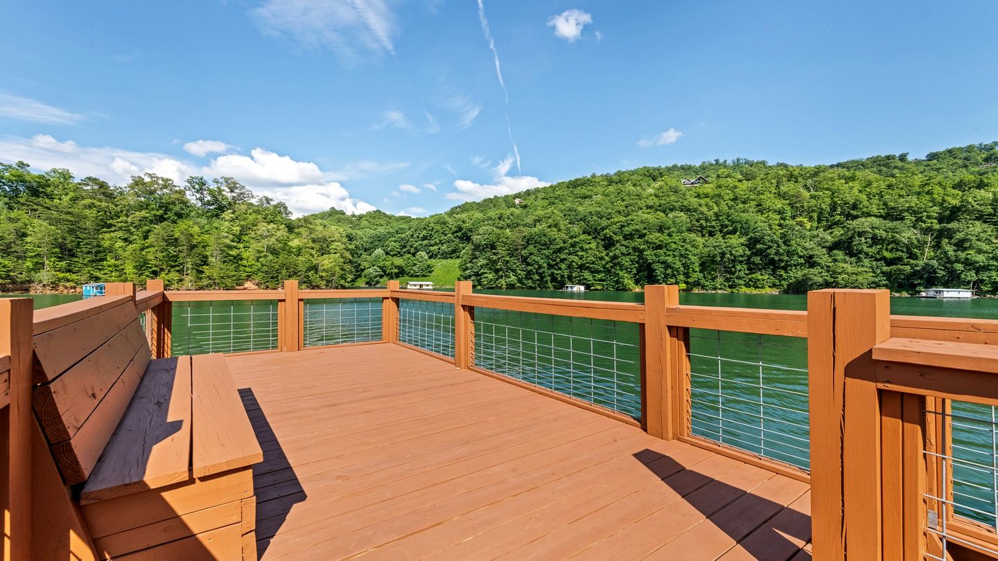 Amazing Off-Grid Floating Home with Gorgeous Views in Almond, North Carolina